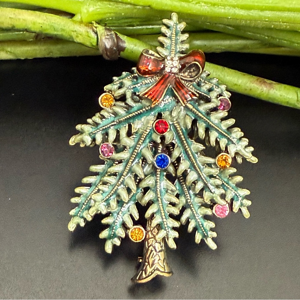 Vintage 2004 AVON 1st Annual Holiday Collectible Enameled Christmas Tree Brooch
